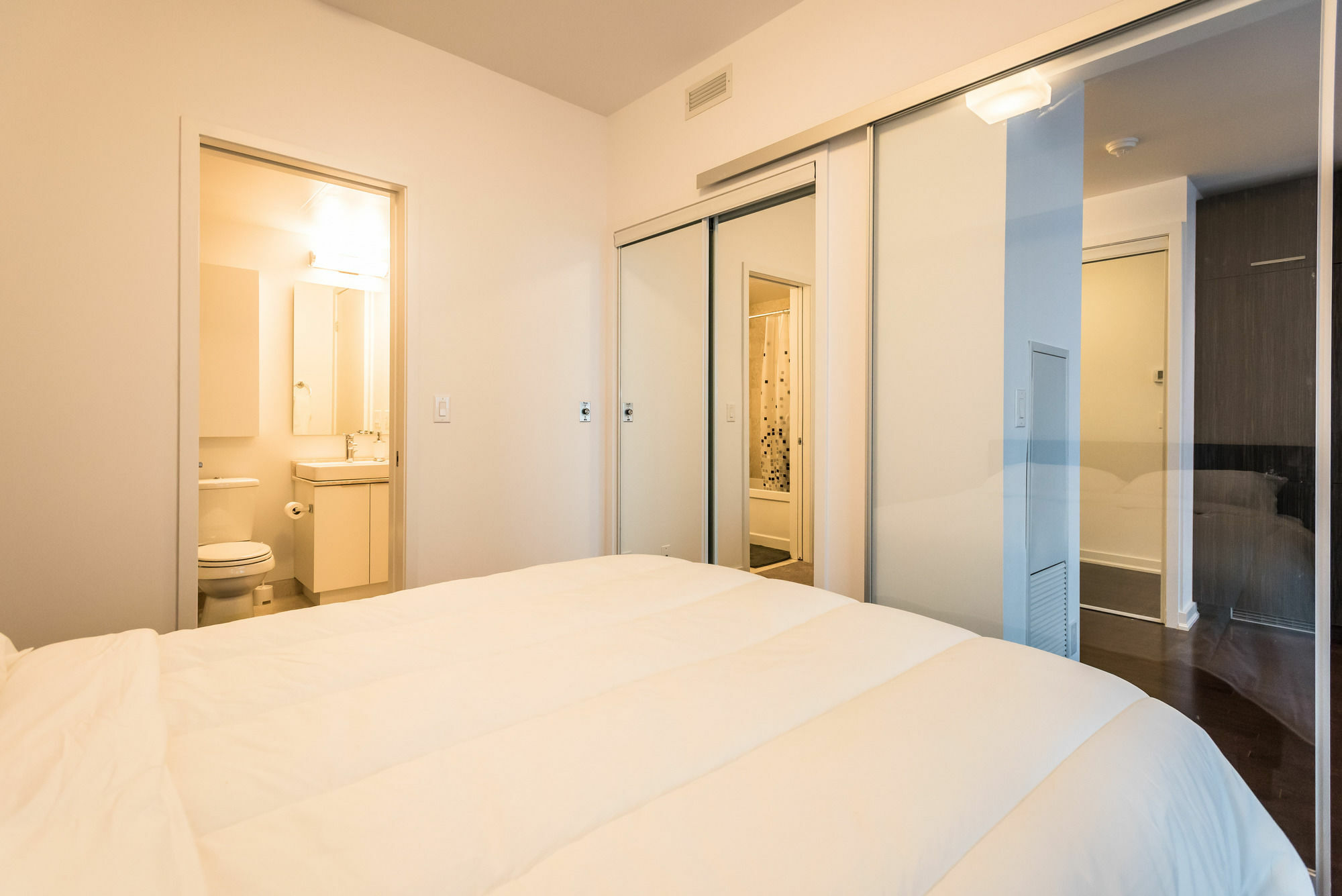 Downtown Luxury Lakeview Condo Торонто Екстериор снимка