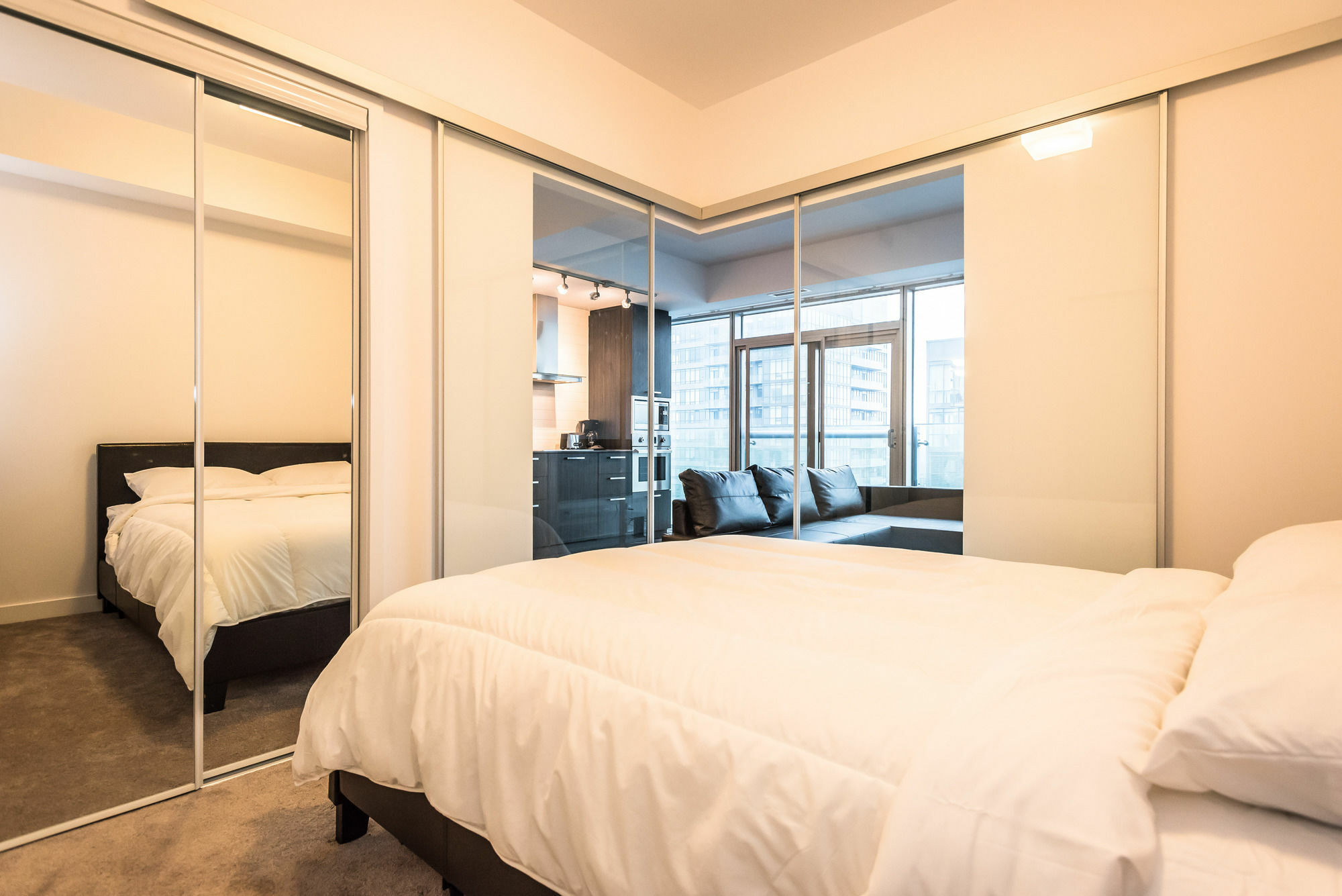 Downtown Luxury Lakeview Condo Торонто Екстериор снимка
