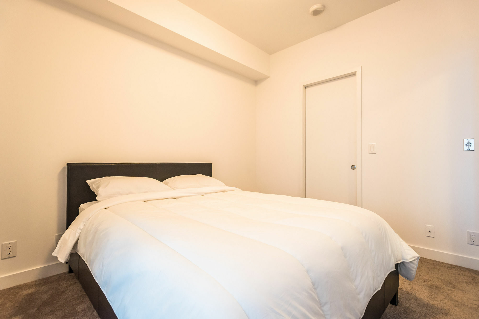Downtown Luxury Lakeview Condo Торонто Екстериор снимка